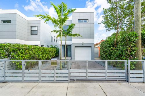 223 Nw 40th Ct, Miami, FL, 33126-5745 | Card Image