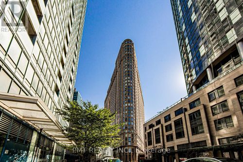 2611-25 The Esplanade, Toronto, ON, M5E1W5 | Card Image