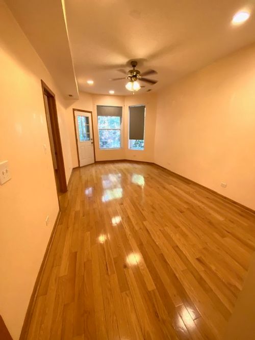 2-5052 Winthrop Ave, Chicago, IL, 60640-6979 | Card Image