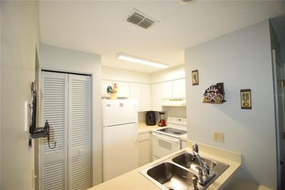 6024 Topher Trail, Condo with 2 bedrooms, 2 bathrooms and null parking in Mulberry FL | Image 3