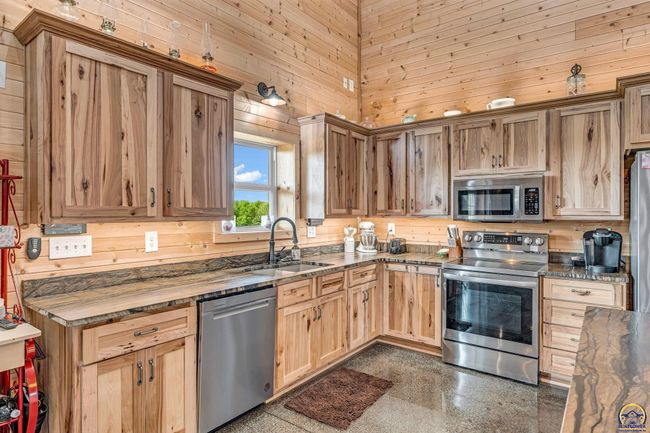 14426 110 Th St, House other with 5 bedrooms, 3 bathrooms and null parking in Oskaloosa KS | Image 13