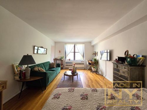 4c-327 W 30th St, New York, NY, 10001-0049 | Card Image
