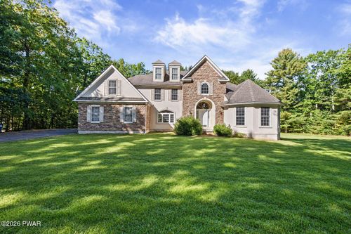 371 Joanne Ct, Bartonsville, PA, 18321-7774 | Card Image