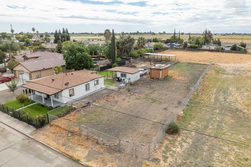 8795 Blossom Ave, Dos Palos, CA, 93620-9624 | Card Image