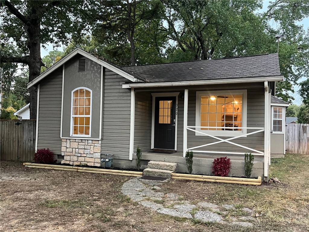 Garrett St, Siloam Springs, AR 72761