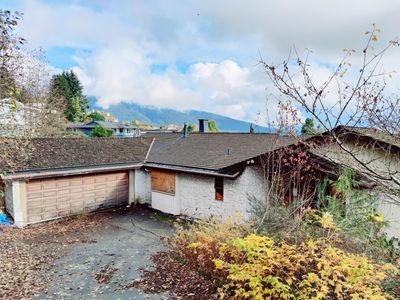 1318 Crestwell Rd, House other with 5 bedrooms, 3 bathrooms and 3 parking in West Vancouver BC | Image 1