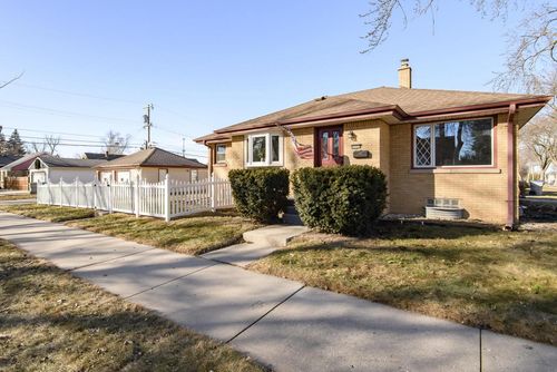 5300 W Euclid Avenue, Milwaukee, WI, 53219 | Card Image