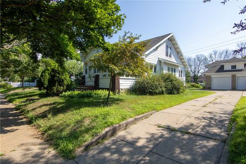 1011 6th Ave, Eau Claire, WI, 54703-5373 | Card Image