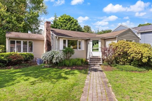 34 Copeland Street, Waltham, MA, 02451 | Card Image