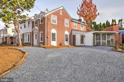 148 E Broad St, NEW HOLLAND, PA, 17557-1210 | Card Image