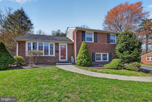 305 Somerset Pl, WALLINGFORD, PA, 19086-6635 | Card Image