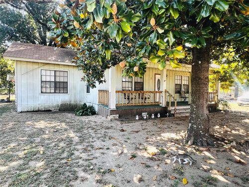 313 S Nolan Ave, Cameron, TX, 76520-3767 | Card Image