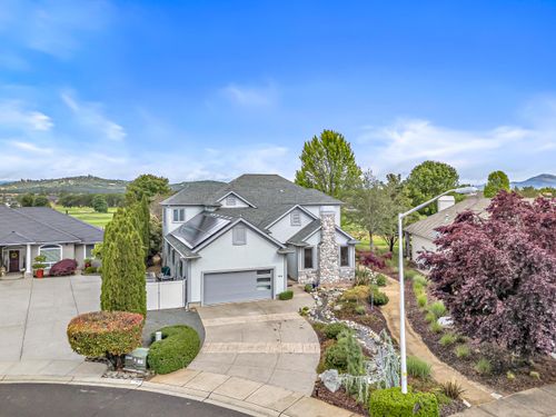 142 Prairie Landing Drive, Eagle Point, OR, 97524 | Card Image