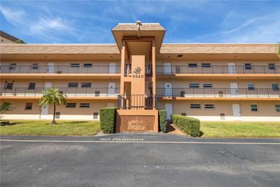 320 - 5020 Brittany Drive S, Condo with 2 bedrooms, 2 bathrooms and null parking in St Petersburg FL | Image 2