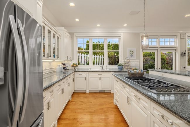 9015 Ne 47 Th St, House other with 5 bedrooms, 6 bathrooms and 4 parking in Yarrow Point WA | Image 13