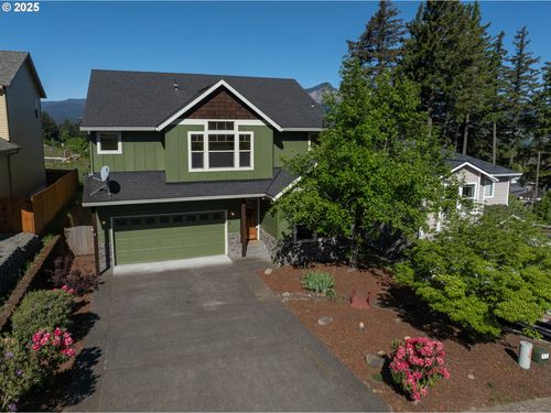 79 Se Warm Springs Dr, Cascade Locks, OR, 97014-6690 | Card Image