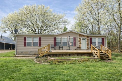 23098 Kiowa Rd, Parsons, KS, 67357-8204 | Card Image