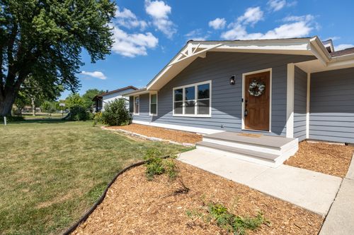 176 Ridgeway Dr, Dousman, WI, 53118-9344 | Card Image