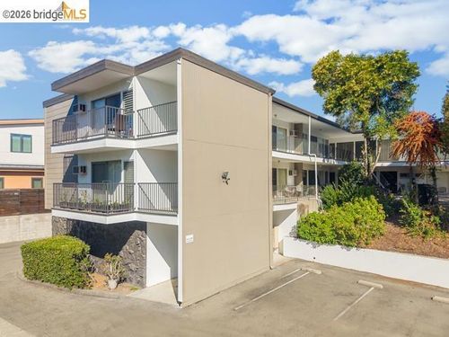 950 Mountain View Dr, Lafayette, CA, 94549-3743 | Card Image