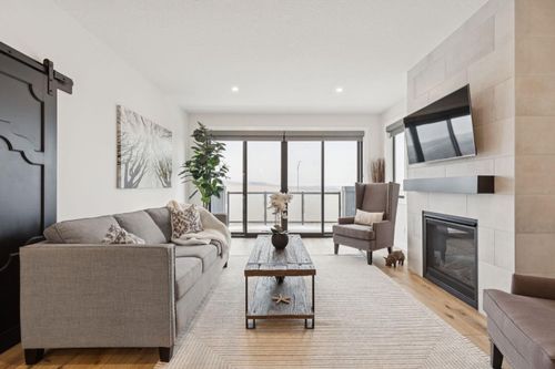 220 Precedence View, Cochrane, AB, T4C2W8 | Card Image