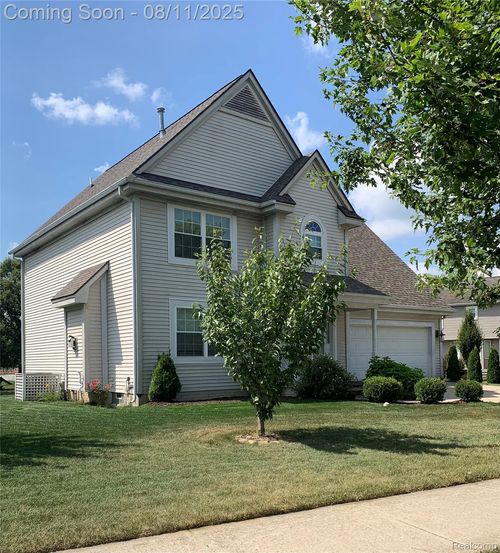 2160 Antrim Dr, Davison, MI, 48423-8438 | Card Image