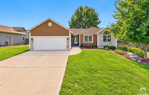 1742 Finch Dr, Tonganoxie, KS, 66086-9709 | Card Image