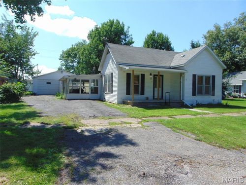 105 N 6th St, Elkville, IL, 62932-1080 | Card Image