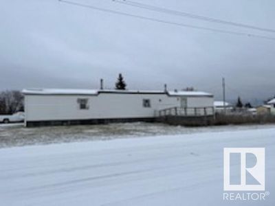 9713 102 Ave, House other with 3 bedrooms, 2 bathrooms and null parking in Clairmont AB | Image 2