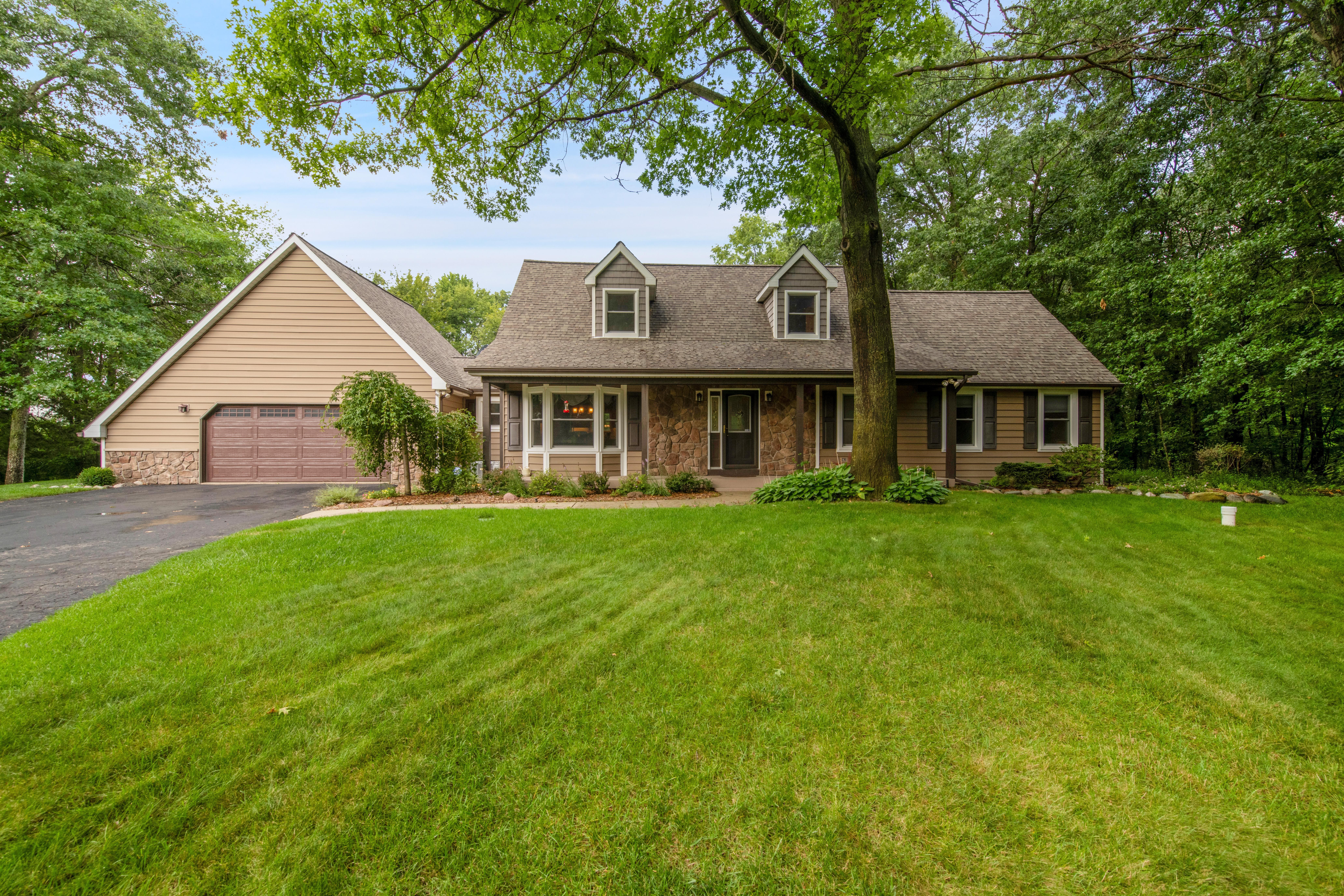 Highland Dr, Oxford, MI 48371