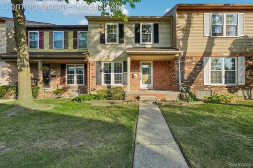36517 Park Place Dr, Sterling Heights, MI, 48310-4222 | Card Image