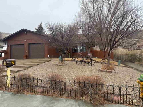 325 W Larsen St, Rawlins, WY, 82301-4331 | Card Image