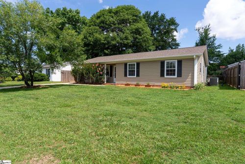 204 Rainbow Dr, Greenville, SC, 29617-3352 | Card Image