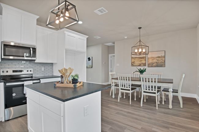 205 E South St, House other with 3 bedrooms, 2 bathrooms and null parking in Itasca TX | Image 15