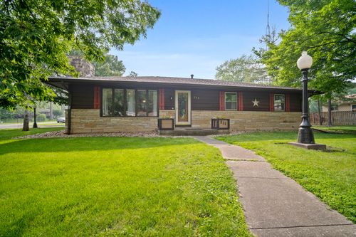 211 S East St, Hudson, IL, 61748-7675 | Card Image