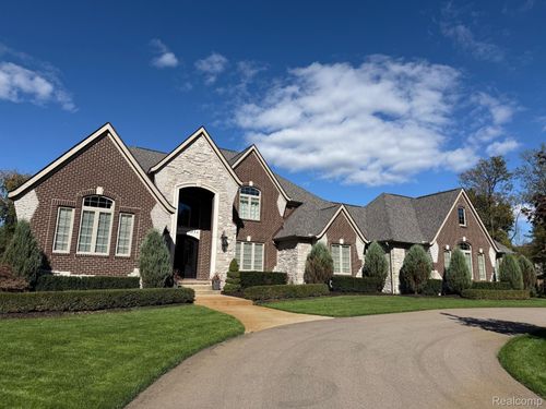 8146 Cotswold Ln, Clarkston, MI, 48348-4363 | Card Image