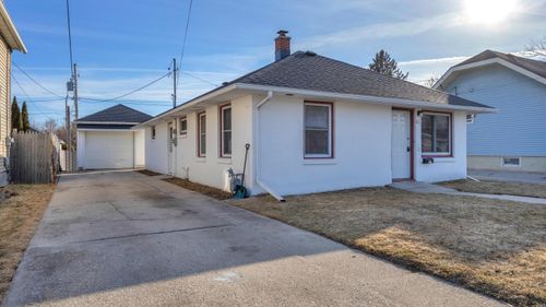 2215 Main Ave, Sheboygan, WI, 53083-3851 | Card Image