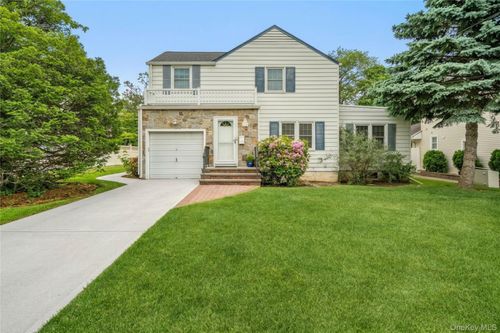 156 Greenway W, New Hyde Park, NY, 11040-2243 | Card Image