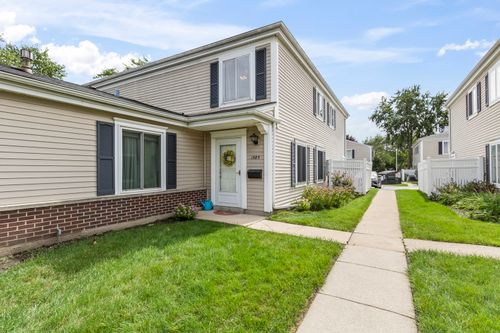 1585 Cove Dr, Prospect Heights, IL, 60070-1910 | Card Image