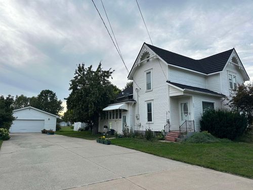 333 N Chippewa St, Shepherd, MI, 48883-9032 | Card Image