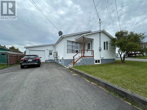 3 Brooks Ave, Grand Falls Windsor, NL, A2B1E1 | Card Image