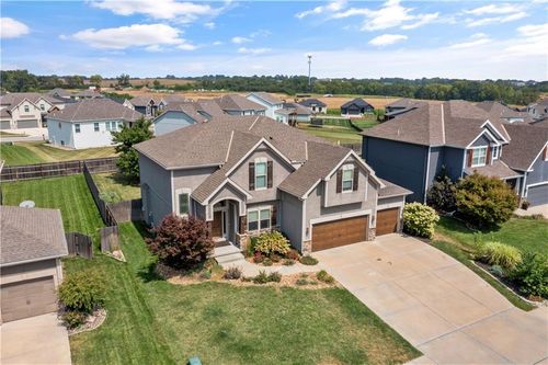 1012 Nw 94th St, Kansas City, MO, 64155-2566 | Card Image