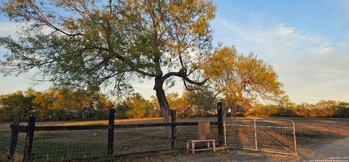 275 Trails End Dr, Pleasanton, TX, 78064 | Card Image