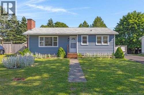 9 Hayward Crt, Saint John, NB, E2K2A4 | Card Image