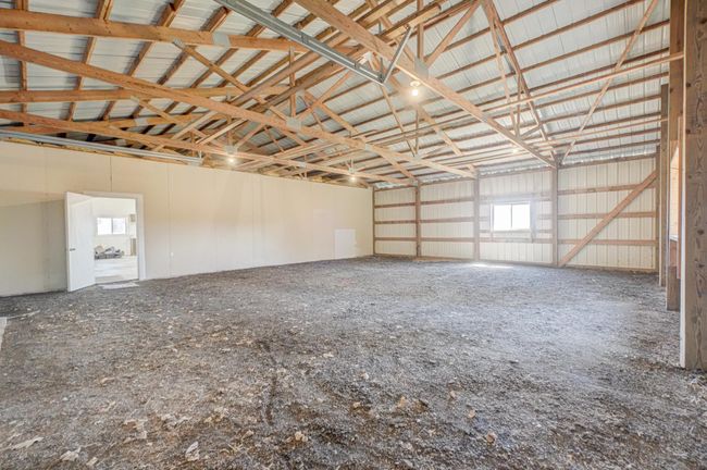32 x 40 side with crushed asphalt flooring | Image 28