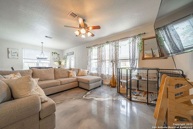 137 Springtree Shadow, House other with 4 bedrooms, 3 bathrooms and null parking in Cibolo TX | Image 8