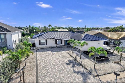 6515 Santiago Ct, APOLLO BEACH, FL, 33572-2111 | Card Image