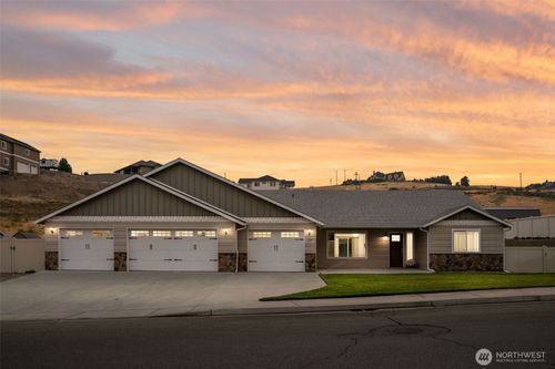 129 Sunny Meadows Loop, Wenatchee, WA, 98801-3838 | Card Image