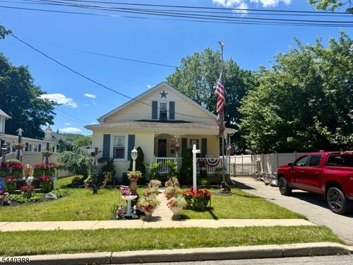 33 Poplar St, Bloomingdale, NJ, 07403-1829 | Card Image