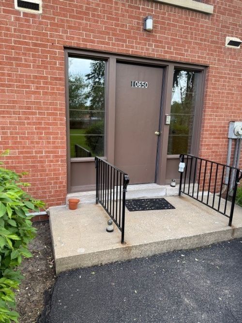2e-10650 W Cermak Rd, Westchester, IL, 60154-5230 | Card Image