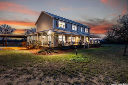 917 County Road 664, Devine, TX, 78016-4687 | Card Image